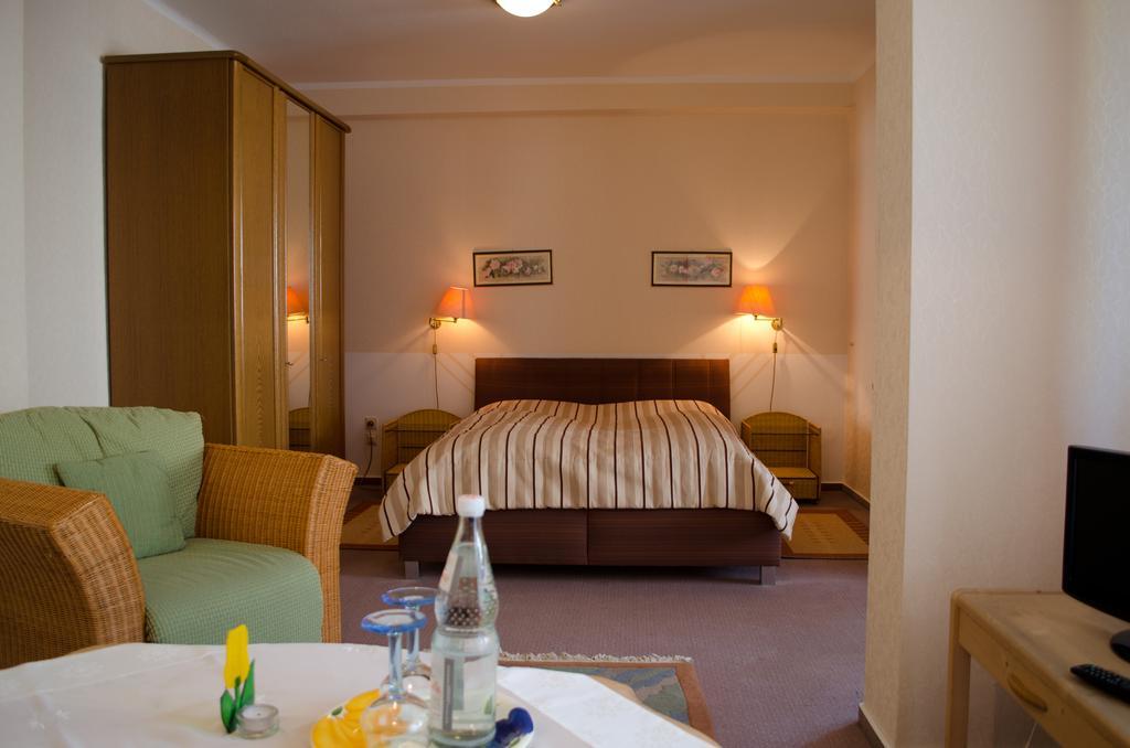 Hotel Helvetia Garni Bad Orb Zimmer foto